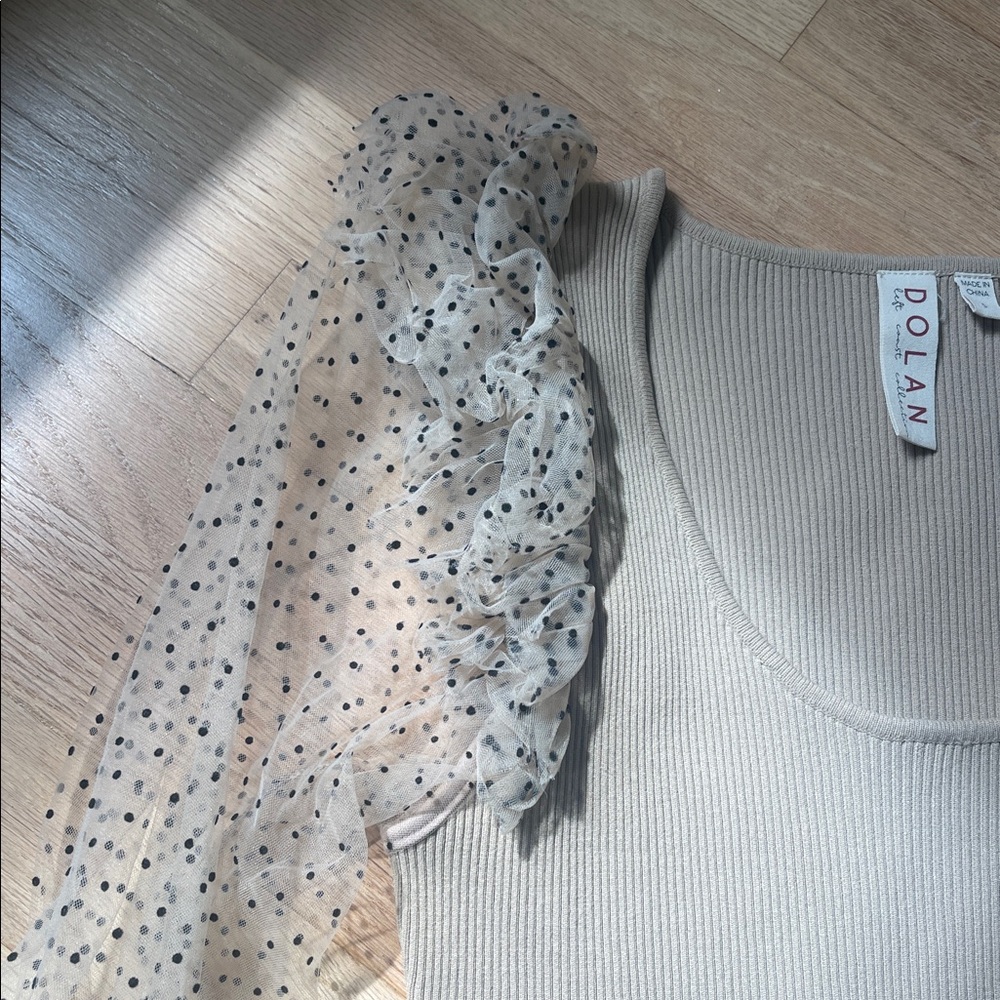 Anthropologie Dolan beige Ruffled Blouse size S
Bought at anthro store - Picture 14 of 14